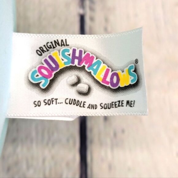 Miley the Llama 8" Squishmallow - Picture 7 of 10